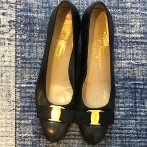 Salvatore Ferragamo Navy Blue Vara pump